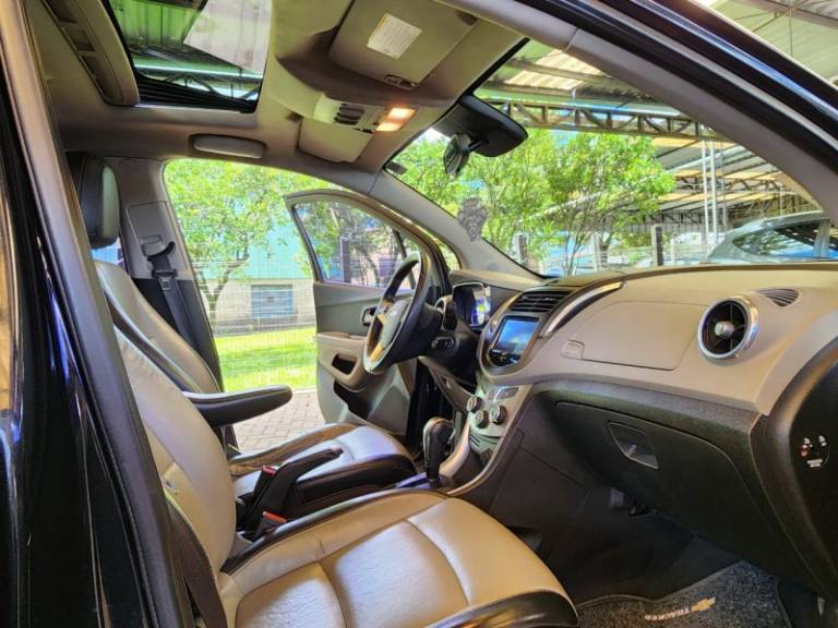 CHEVROLET - TRACKER - 2014/2014 - Preta - R$ 69.900,00